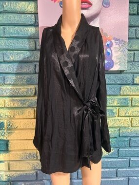 Victoria’s Secret kimono robe short, black polkadot striped size M/L